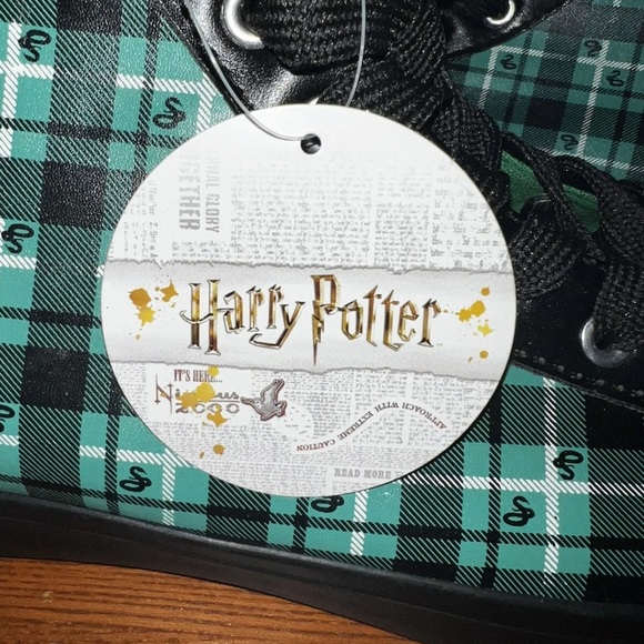 NEW RARE HOT TOPIC HARRY POTTER SLYTHERIN PLAID HI-TOP SNEAKERS MENS SIZE 9. - Picture 2 of 5